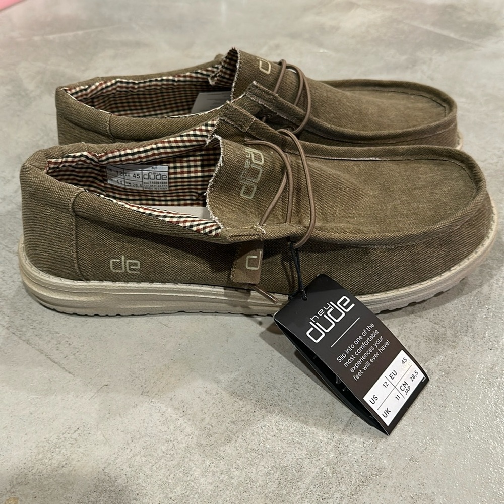 NWT Men’s Hey Dude Shoes